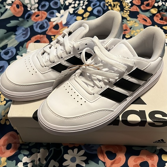 New Adidas Women's Courtblock Sneaker size 7 white black with silver accent - Picture 2 of 7
